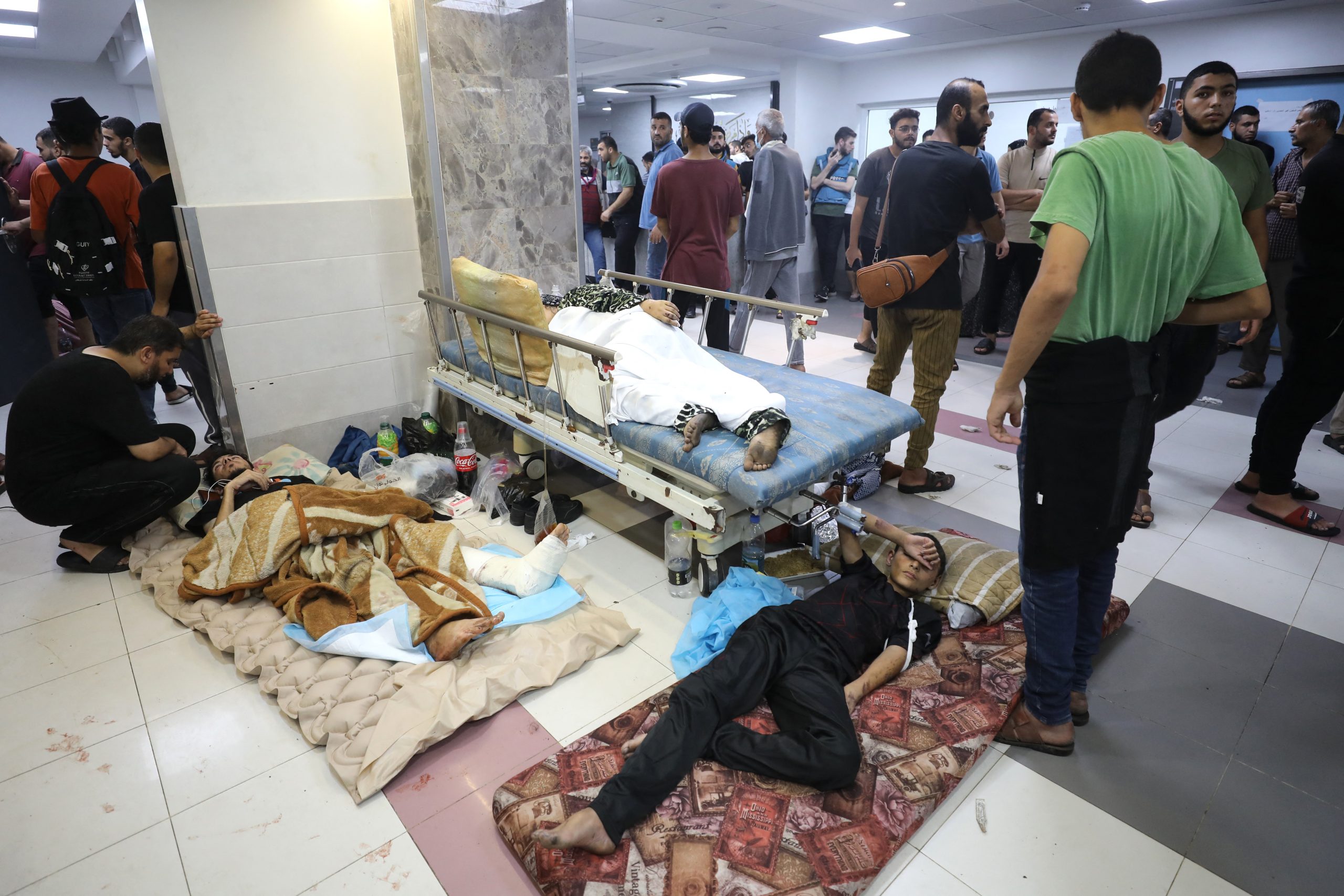 Fóliába tekert újszülöttek és temetetlen holtak százai vannak a gázai kórházakban | G7 – Gazdasági sztorik érthetően