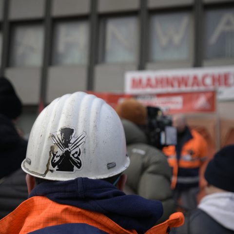 A német ipari óriáscég, a Thyssenkrupp egyik munkása a cég duisburgi üzeménél. Forrás: AFP / Europress