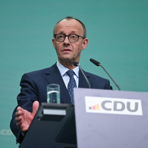 A német Kereszténydemokrata Unió kancellárjelöltje, Friedrich Merz a párt választási győzelme után. Forrás: AFP / Europress