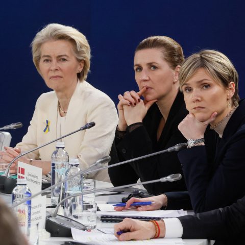 Ursula von der Leyen, az Európai Bizottság elnöke, Mette Frederiksen dán miniszterelnök, Kristrun Frostadóttir izlandi miniszterelnök, és Pedro Sanchez spanyol kormányfő Kijevben. Forrás: AFP / Europress