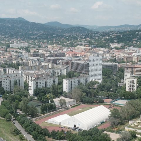 Panorámakép Újbudáról és a budai hegyekről. Újbudán a legdrágábbak a lakások az átlagos nettó jövedelemhez viszonyítva. Forrás: MTVA / Nagy Zoltán